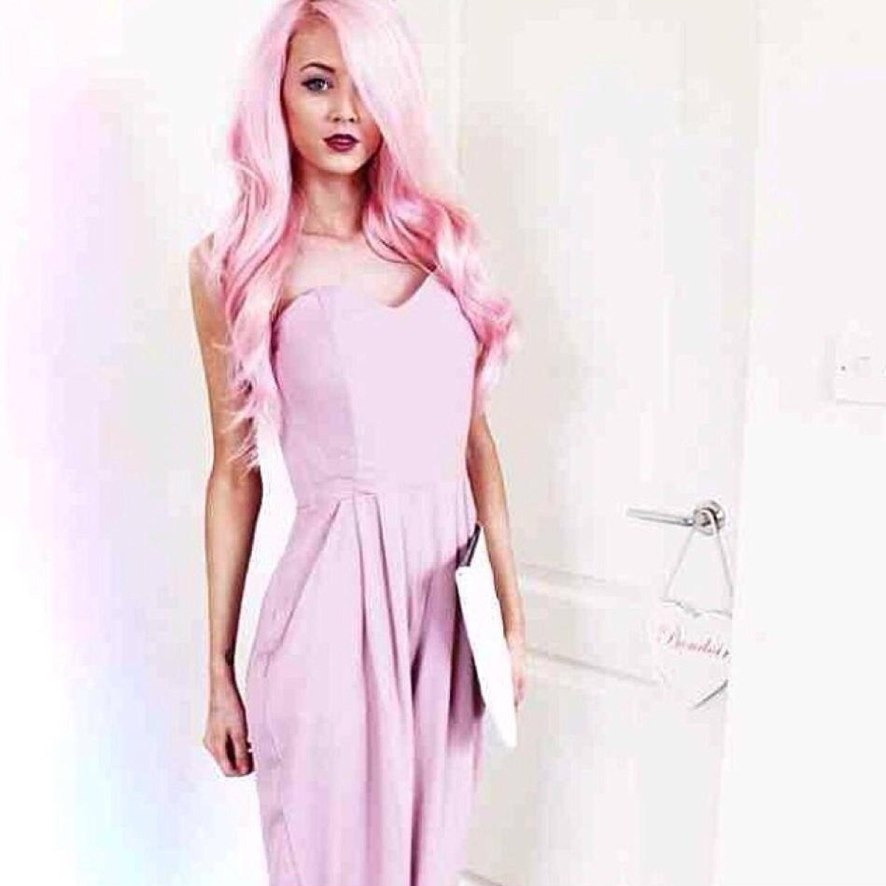 Celeb Chic Boutique based in Retford. Selling celebrity inspired clothing. Find us on Facebook also. Celeb Chic Boutique.