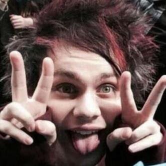 5sos *sparkly eyes emoji*