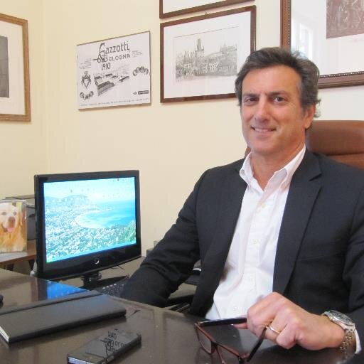 Presidente dell'Associazione Pedonalizziamo Mondello. Follia è comportarsi sempre allo stesso modo e aspettarsi che cambi qualcosa.