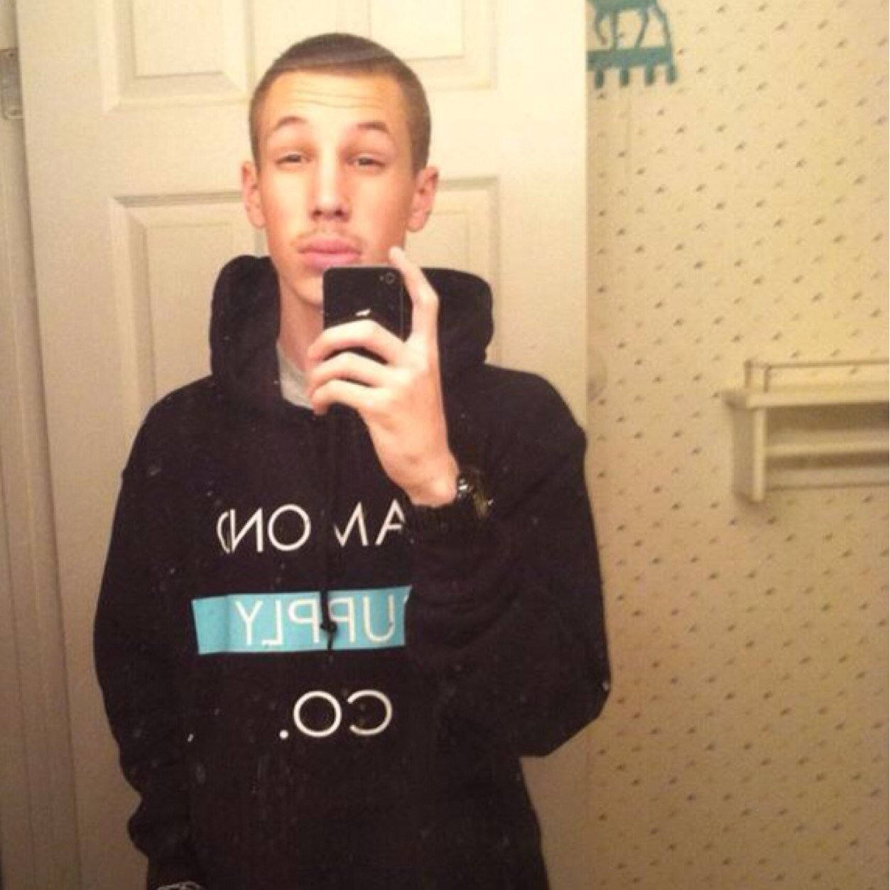 ItsTravisBowman's profile picture. 18 / Instagram @ItsTravis81