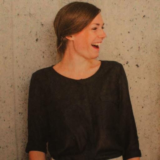 ae_persson's profile picture. Engagerad tjej med passion för utmaningar där kreativitet flödar.