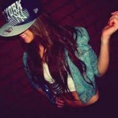 Me encanta la música y quisiera ser cantante y quisiera conocer A abraham mateo A  matt hunter y A justin bieber