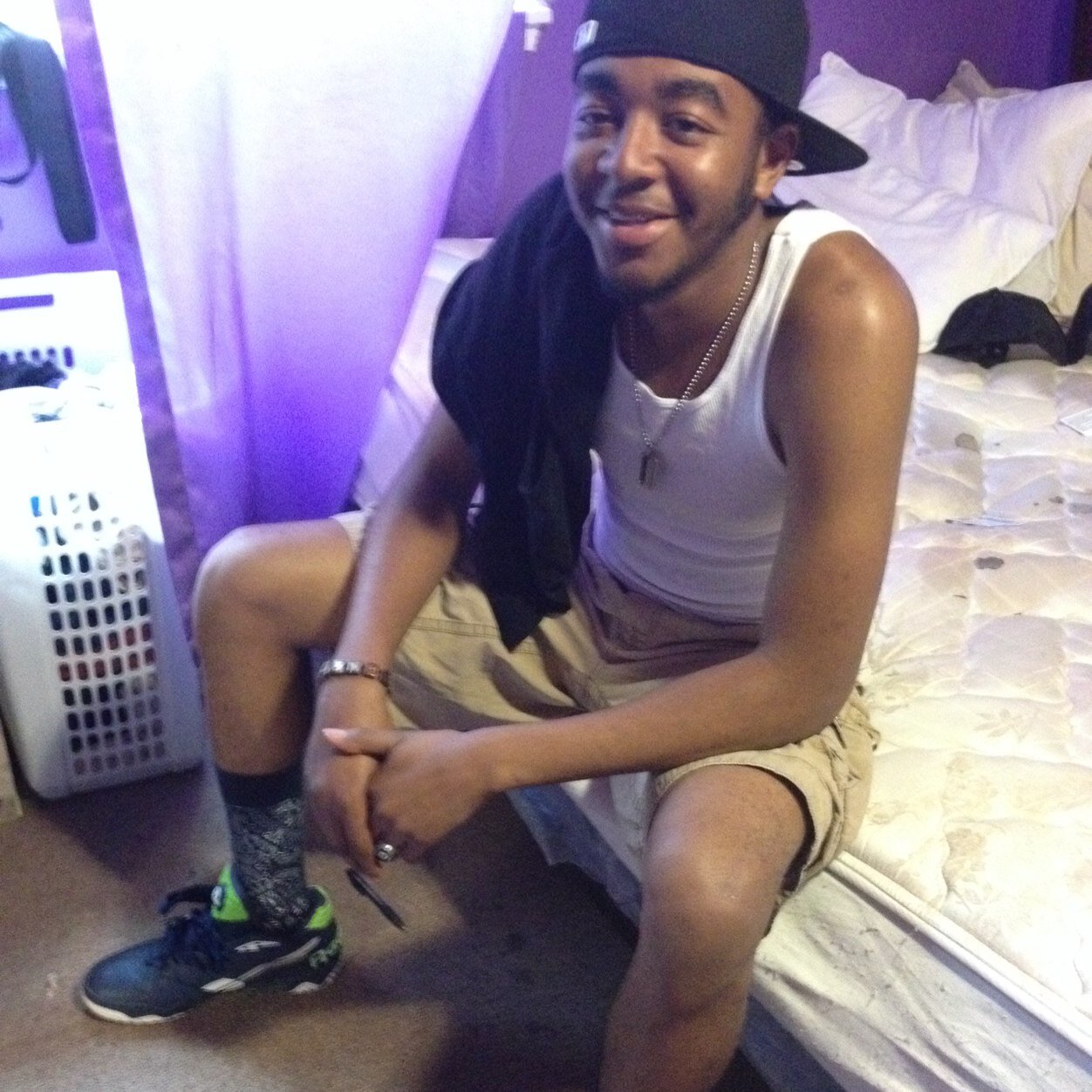 #TeamTaken 10/09/12 Like Bow! And A Chicken Wing! Follow Bae @royal_lucy