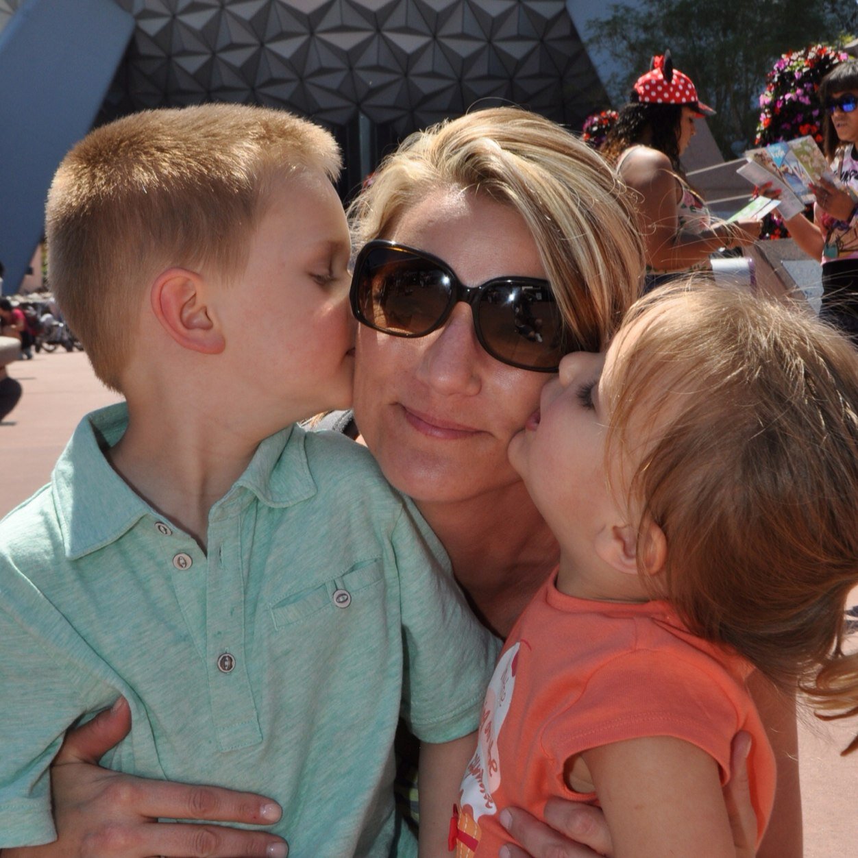 CatCooper73's profile picture. Realtor, mommy, boxed wine snob.