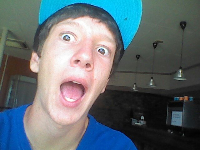 16 :D,, Gamer ! Surf on Awessomeness ! live without limits !