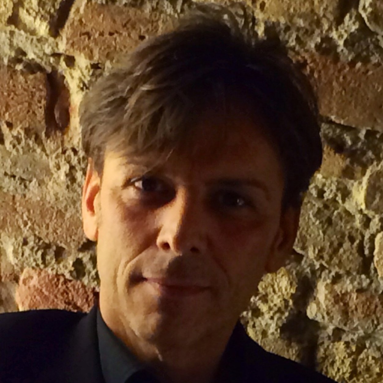 In genere è meglio palesare la propria intelligenza con quello che si tace piuttosto che con quello che si dice.