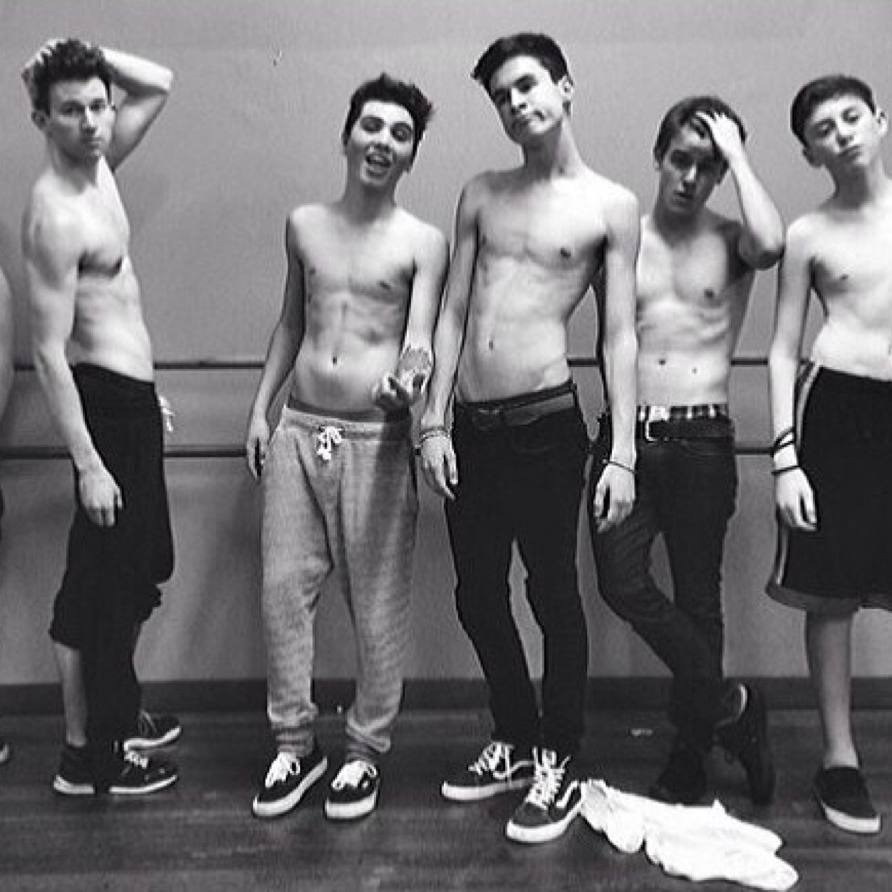 O2L Kian lawley, sam pottorff, connor franta, ricky dillon, trevor moran, jc caylen. I LOVE YOU other acc. @kendraaye @magconayyeee