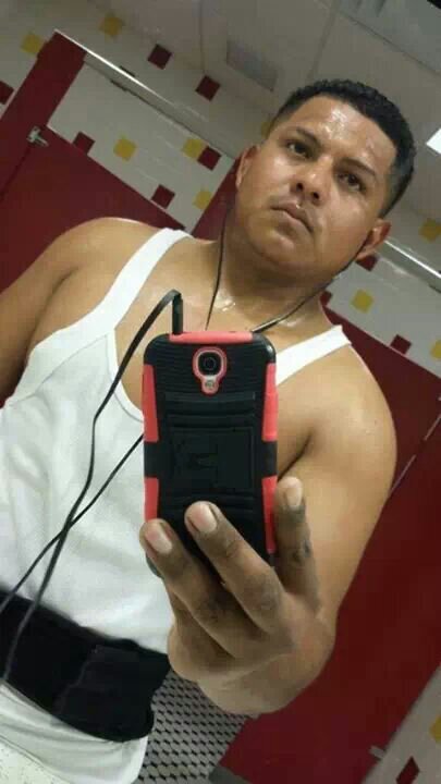 _robertotrejo's profile picture. la vida tiene muchas bueltas pero tu solo tiene que tar el buelta al mundo con la persona indicada