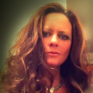 Join me in the THRIVE EXPERIENCE!! Enjoy a new you and make money too!!