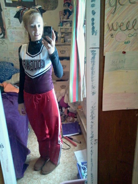 Single ~ Cheerleader ~ Sophomore ~DM me(: