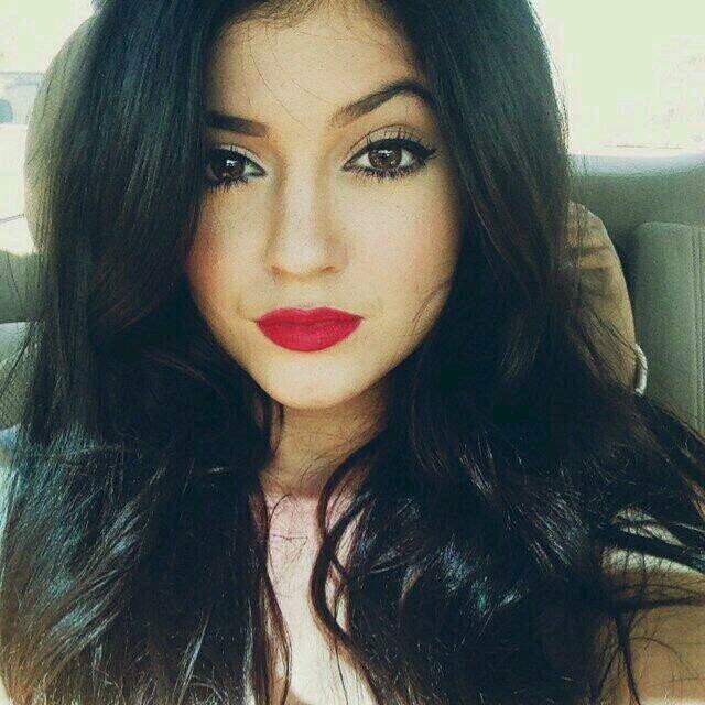 Tweeting things about @KylieJenner in 140 characters or less. Follow me, Retweet, and enjoy.❤