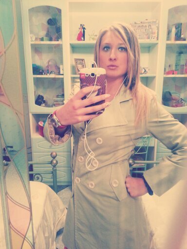 Ciao a tutti! Ho 20 anni sono una directioner italiana e faccio la fotomodella!! Seguitemi e ricambio ♥