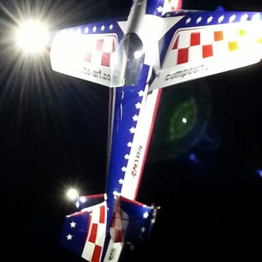 elinmond's profile picture. 