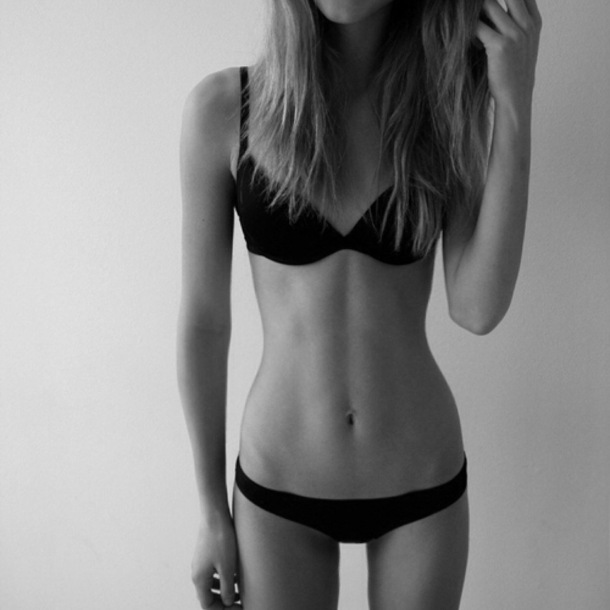 youngkaylee_'s profile picture. i hate my life. blades and razors are my only friends.