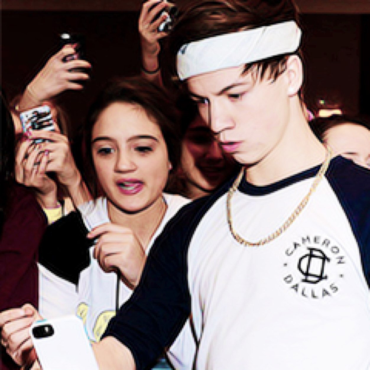 taylor caniff, 18, single, etero )-: