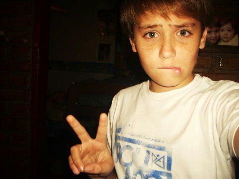 Amo a @AgussMileo es la mejor del mundo, y todos la tienen que seguir. Cuando la sigas todos tus deseos van a hacerse realidad, sino vas a morir. ;)