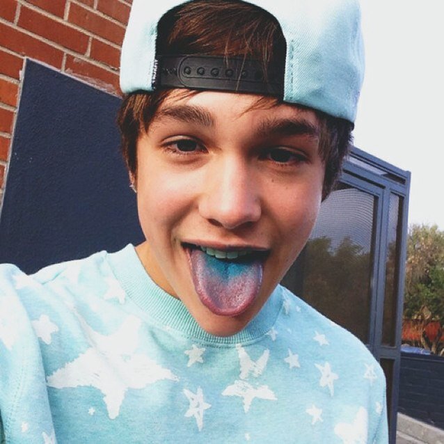 It all stared with a boy and a dream now its a man living that dream @AustinMahone is pretty much i can think about all day hes my hero! I love him and Mahomies