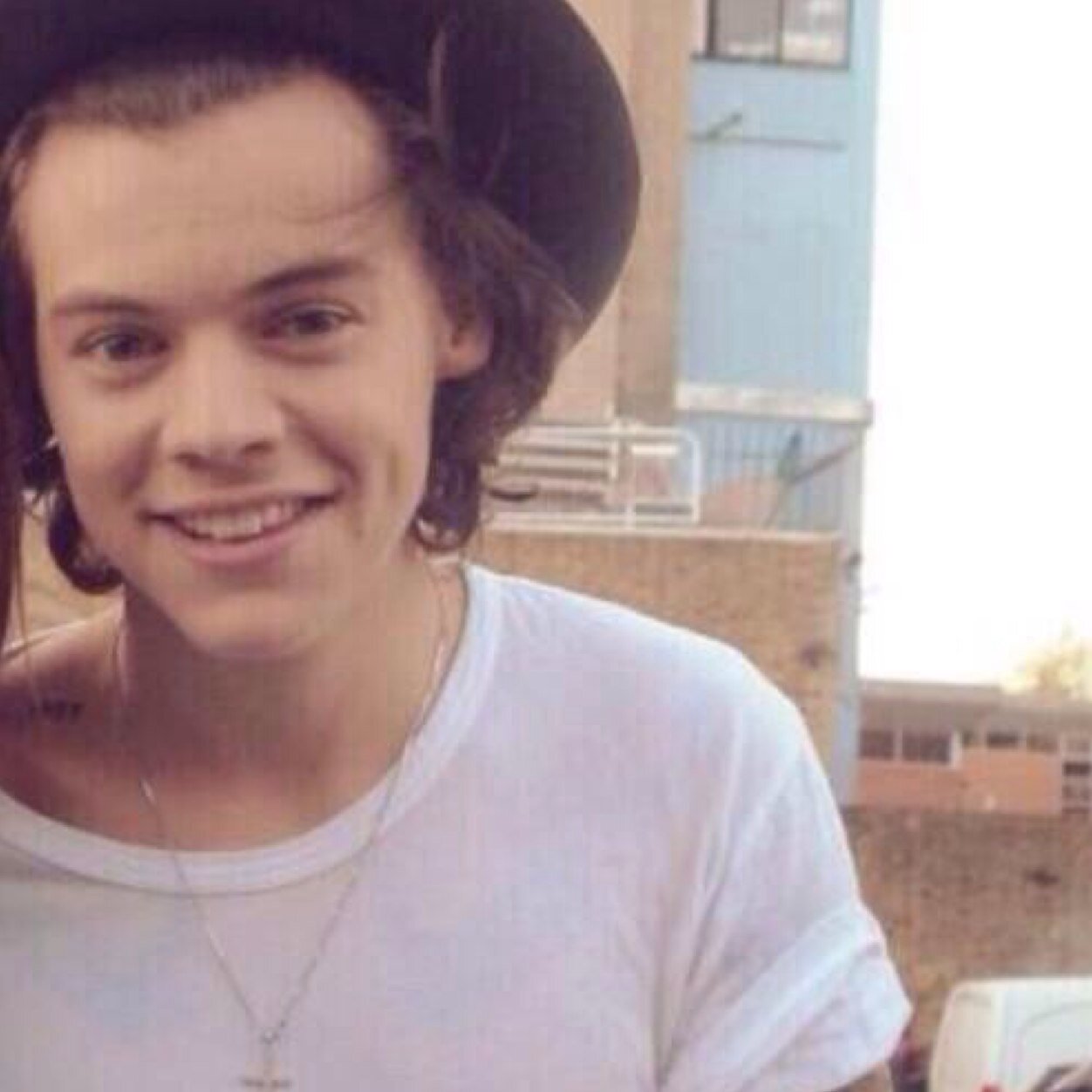 hazzasmilessave's profile picture. please follow @sunshinenxrryx she follows back, thanks love ya