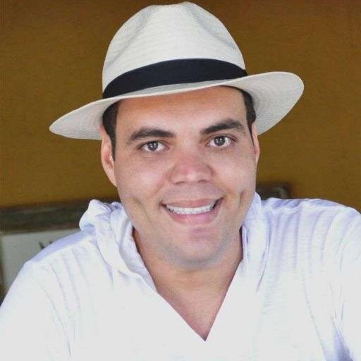 Fisioterapeuta, Cantor, Compositor, Poeta e Admirador de Estrelas.