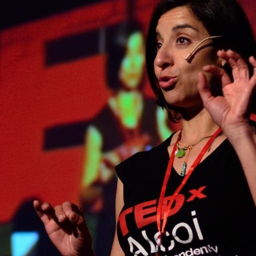 Voluntaria #TEDxAlcoi La #publicidad me llevó al #DiseñoGráfico y a la #fotografía y ahora #SocialMedia #diseñoWeb