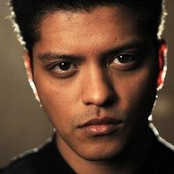 Esperando.. 5 de septiembre del 2014♥ English/Español. Porque amamos a @brunomars/Because we love @brunomars ♥