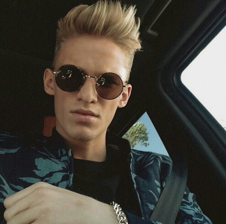 one time i met cody simpson and never saw him again
