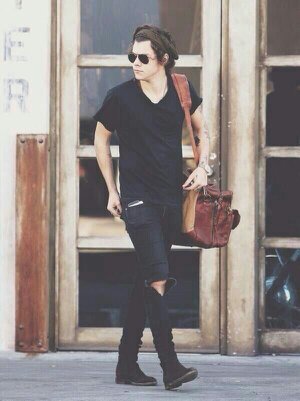 please follow @silhouettepayne
ask for a fb :)