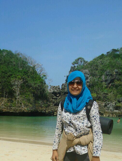 just a simple girl and a dreamer o:)~like travelling, reading, photography and drawing~ Interest on Writing and Blogging.