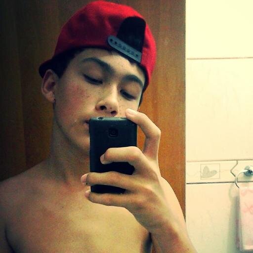 Seei o amor perfeito não existe. Quero uma pessoa qe possa ver meus defeitos e aceita-los    .