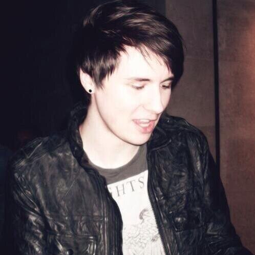 THIS IS A FREE FOLLOW FROM @phanhowellx BECAUSE YOU'RE HELLA FAB OKAY