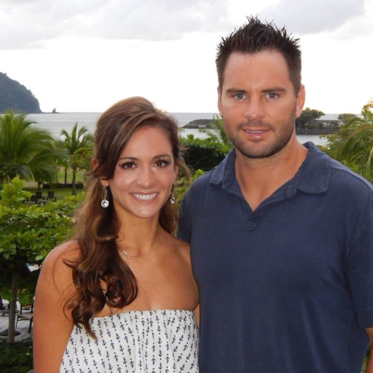 AZ Native & Happy Wife! People that don't know me think I'm shy.
People that do know me wish I were.