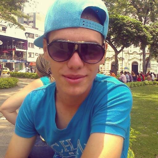 desde el 16 de abril de 2014 hablando en twitter