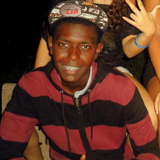 19 anos,Evangélico,Bem-Humorado,Brincalhão,Ousado,Feliz,Carinhoso,porém,Frio,Arrogante,Grosso,Orgulhoso,sou que vc quiser,cada um vai ter de mim o que merece :D