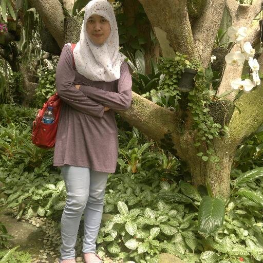 Gadis biasa yg punya banyak mimpi dan punya banyak kesempatan untuk meraih mimpi itu |~Mathematics of Bogor Agricultural University~2010