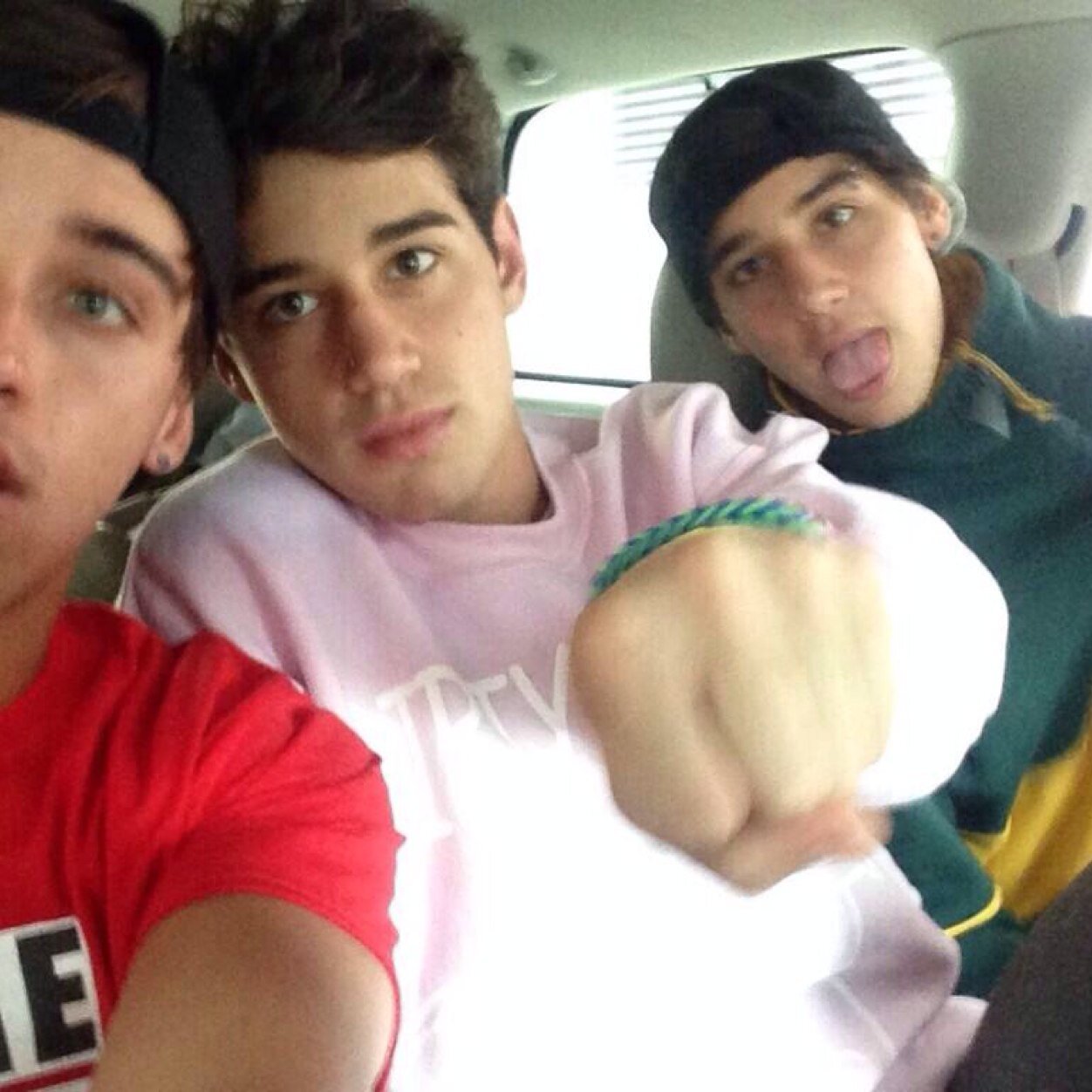 Follow @janoskianskayle