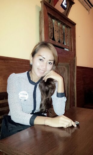 Saya adalah orang yang suka mencari temen setanah air...Let's ChatMe Now!