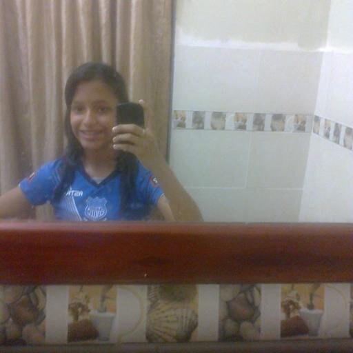 la vida es como un camino , lleno de flores pero tambien de piedras hay buenos y malos momento, sonrisas y llantos , alegrias pero poco a poco vamos superando