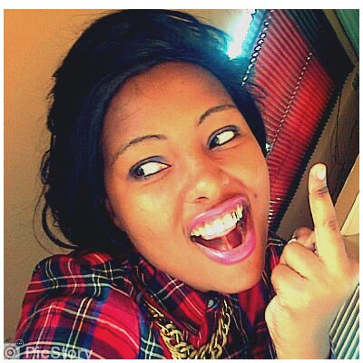 Iam a very crazzzy asshole lyk gng owt with fweindz ,addicted to books nd music