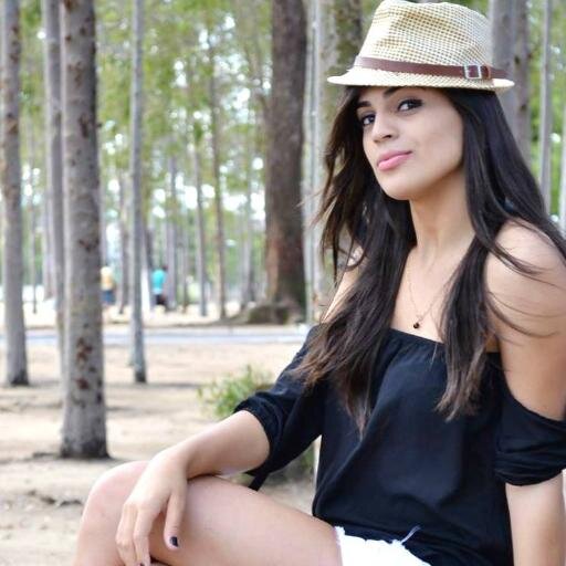 19 anos - Pisciana - Estudante de Administração - Pernambuco.
Instagram: @jessiellym  Só o amor constrói pontes indestrutíveis. ♪