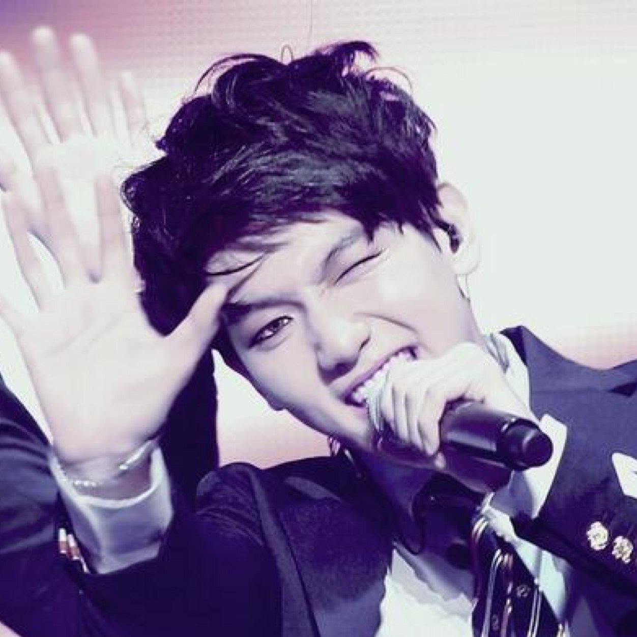 Wanna get K-Pop goods? 
I'm here! Your personal shopper! Visit our blog to find out more info!