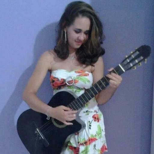 Cristã pra sempre, amo minha família, amo Rock And Roll, principalmente #OficinaG3 ... 
Posso descansar em Ti... ♫ 
#Descanso ♥ 
#HistóriasEBicicletas!