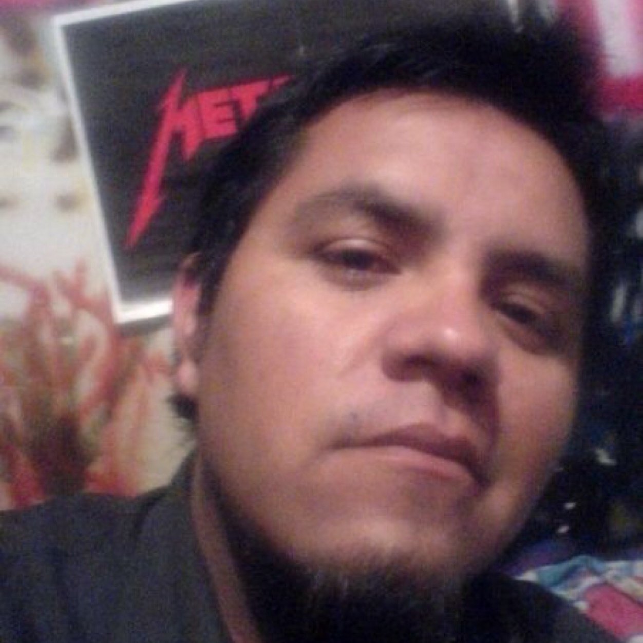 Ingenieria civil orgullosamente del IPN, musico, gamer, me late ser honesto y banda con quien lo merece