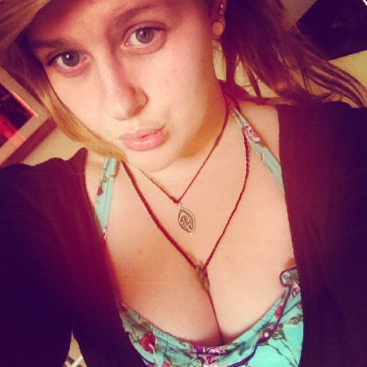 I'm Emily, 21 years old. I love photography, music, cars and a specific New Zealander.