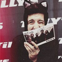 auustincarlilee's profile picture. Free follow because you're amazing and you have great taste in music :) Don't follow this account follow @piercethheveil