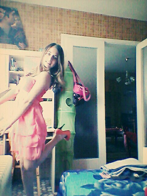 OK guys, listen 2 me... If u follow me, I'll follow u too ;) l0v3 ya' guys