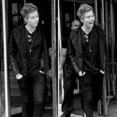 this is a free follow :) go follow my main account @5secsofdreamz