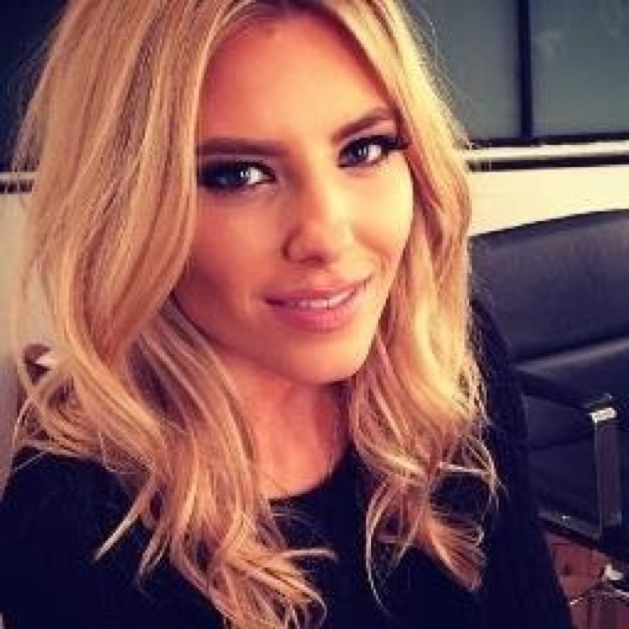 @molliethesats