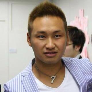 2012年3月5日,母の急死と弟の事故で不幸のどん底へ。

学歴なし、知識なし、人脈コネなしで三重のど田舎からパソコン1台で起業。

全ては努力と根性！！趣味はお酒とファッション。

常に120％全力投球。我が人生後悔なし

為せば成る為さねば成らぬ何事も！！