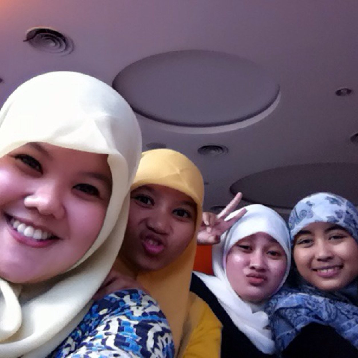 Folow me @meldaaprila just mention ♥ district my best freind