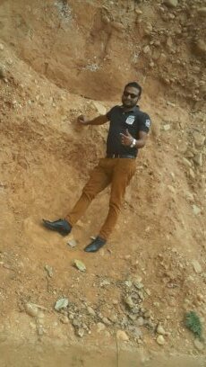 ek baar jo maine commitment kardi fir to main apne ap ke bhi nahi sunta ........................